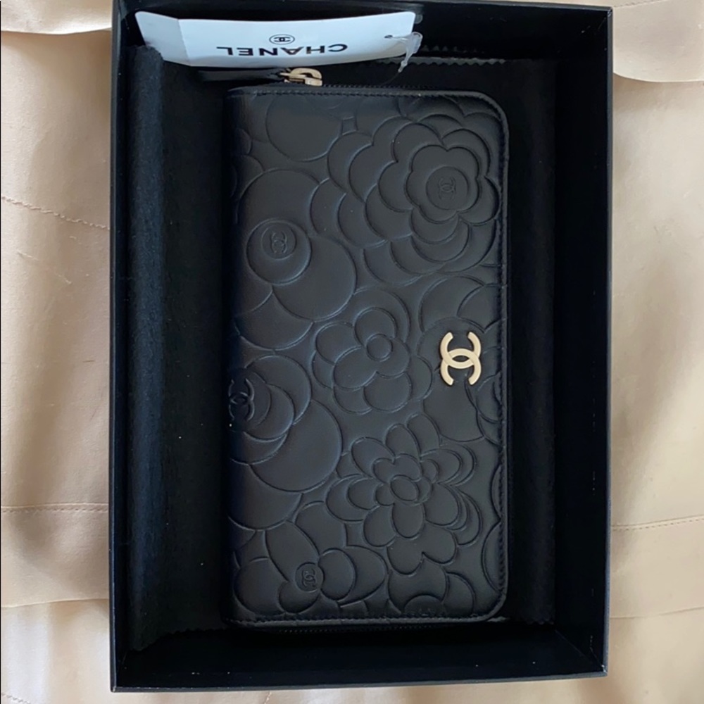 AUTHENTIC *NEVER USED* CHANEL WALLET